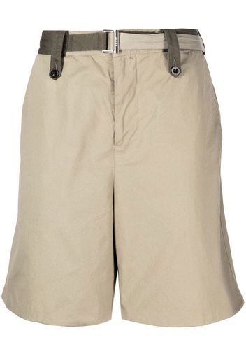 sacai belted-waist bermuda shorts - Verde