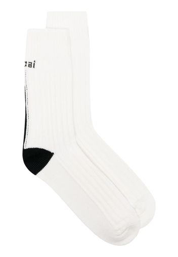 sacai logo intarsia-knit ribbed socks - Bianco