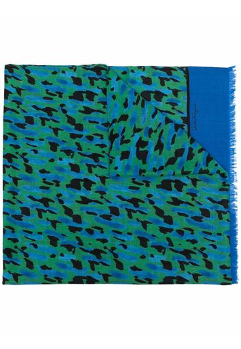 Salvatore Ferragamo abstract-print frayed-edge scarf - Verde