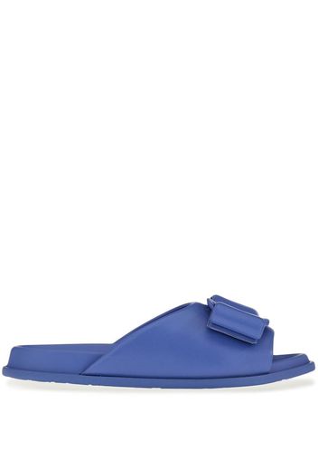 Salvatore Ferragamo Sandali slides Viva con suola piatta - BLEACHED DENIM