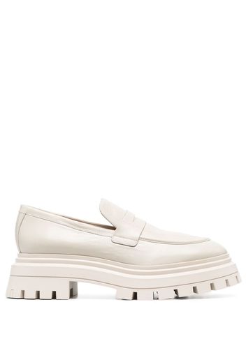 Stuart Weitzman almond-toe leather loafers - Toni neutri