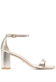 Stuart Weitzman Sandali con effetto metallizzato - Oro