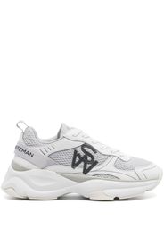 Stuart Weitzman logo-patch mesh chunky sneakers - Grigio