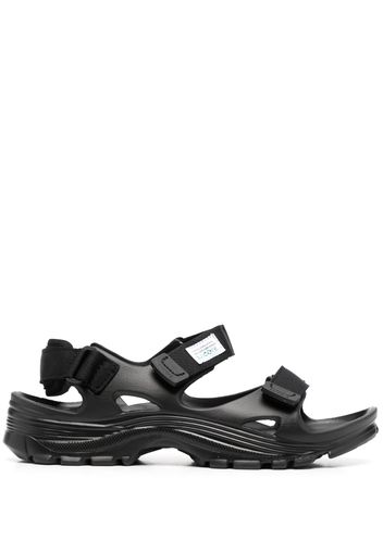 Suicoke Sandali WAKE con strappo - Nero