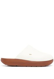 Suicoke Clogs Polk con punta spaccata - Bianco