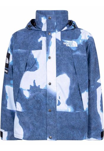 Supreme x TNF bleached denim print mountain jacket - Blu