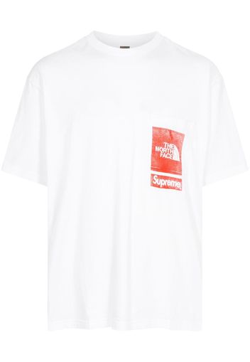 Supreme x TNF printed pocket "Olive" T-shirt - Bianco