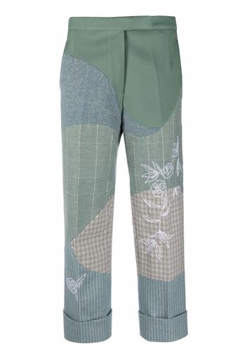 Thom Browne Pantaloni crop con design patchwork - Verde