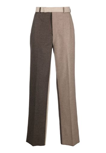 Thom Browne Pantaloni con design color-block - Marrone