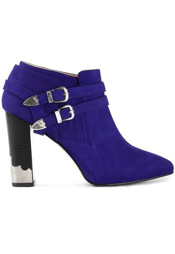 pointed toe ankle boot