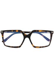 oversized tortoiseshell-effect glasses