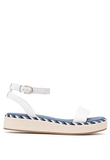 Tommy Hilfiger embroidered-logo platform sandals - Bianco