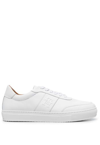 Tommy Hilfiger embossed-monogram low-top sneakers - Bianco