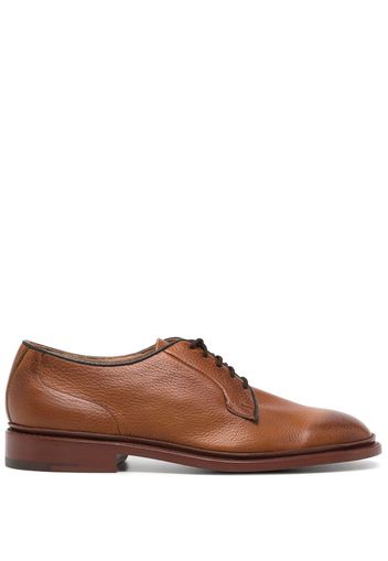 Tricker's lace-up pebbled leather loafers - Marrone