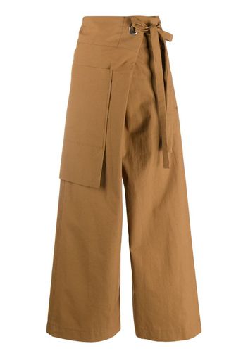 Pantaloni con nodo laterale