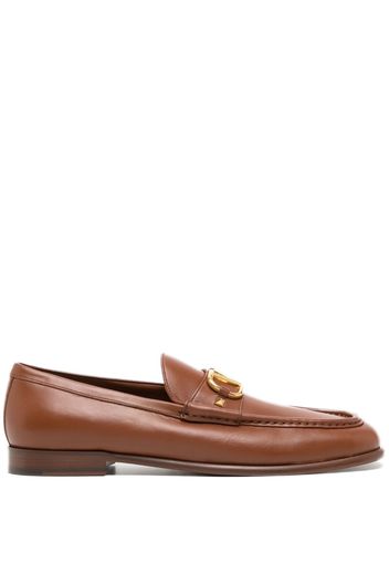 Valentino Garavani logo-plaque detail loafers - Marrone