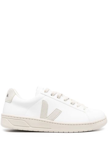 VEJA logo-patch lace-up sneakers - Bianco