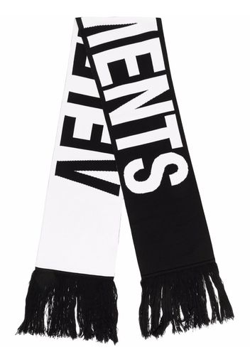 VETEMENTS logo-print fringed scarf - Nero