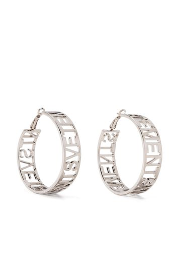 VETEMENTS logo lettering-detail hoop earrings - Argento
