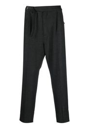 White Mountaineering cropped tapered-leg trousers - Grigio