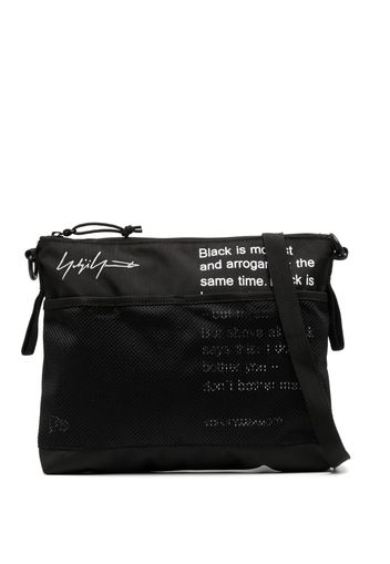 Yohji Yamamoto slogan-print mesh shoulder bag - Nero