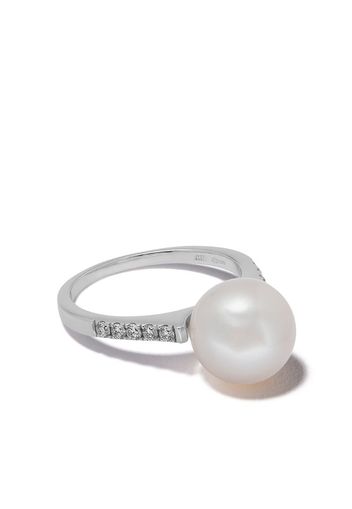 18kt white gold Classic Freshwater pearl and diamond ring