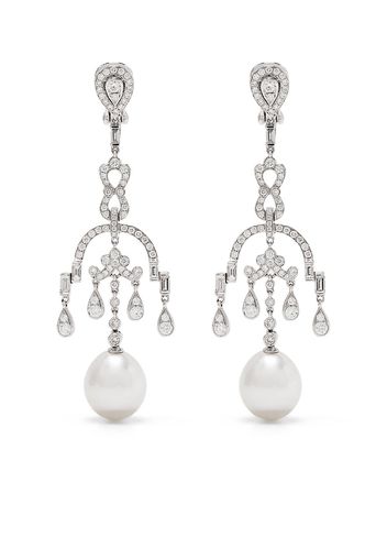 Yoko London Orecchini pendenti Mayfair in oro bianco 18kt con diamanti e perle - Argento