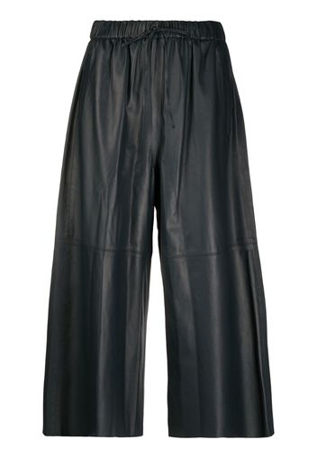 wide-leg cropped trousers