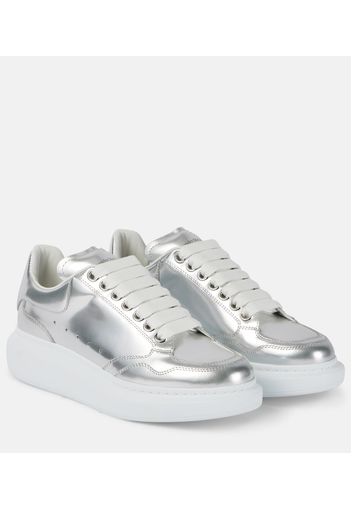 Sneakers in pelle metallizzata con platform