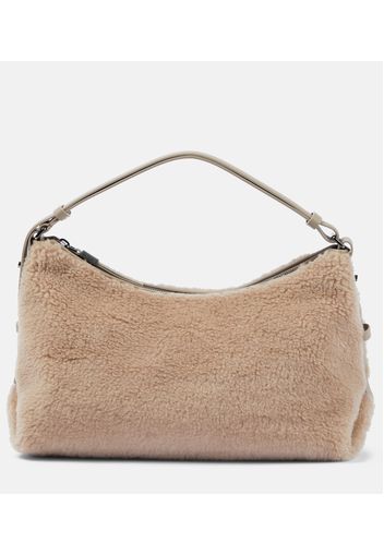 Borsa a spalla in shearling sintetico