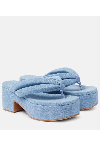 Sandali infradito in denim con plateau