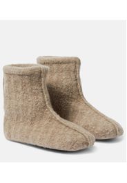 Slippers in cashmere