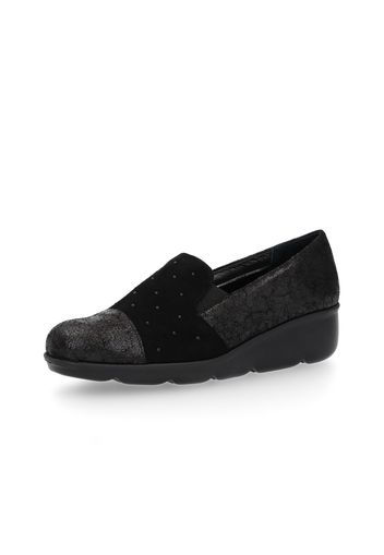 Slip on in pelle con borchiette