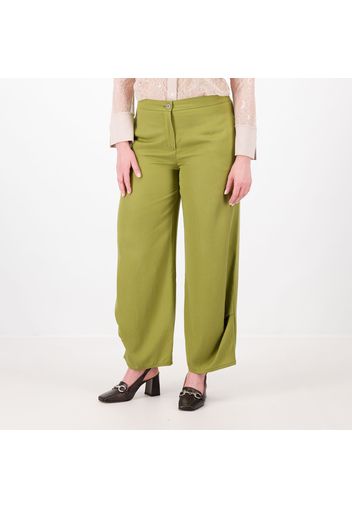 Pantaloni a carota in tencel con drappeggio