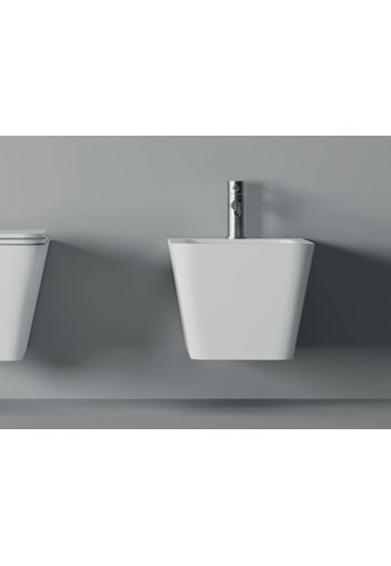 HIDE SQUARE | Bidet sospeso