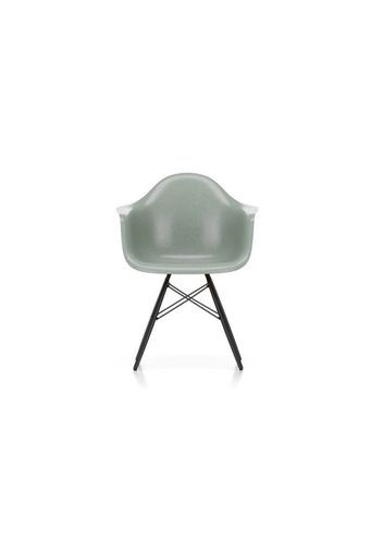 DAW FIBERGLASS ARMCHAIR