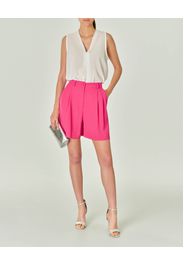 Bermuda fucsia con pinces in vita in tessuto stretch