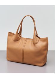 Tote bag grande color cammello in pelle martellata con impunture a contrasto