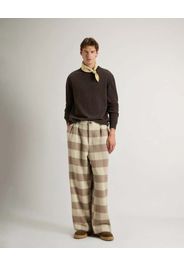 Maglia girocollo Woolrich marrone in lambswool di pura lana con logo ricamato sul polso