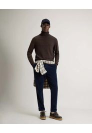 Dolcevita Woolrich marrone in lambswool di pura lana con logo ricamato sul polso