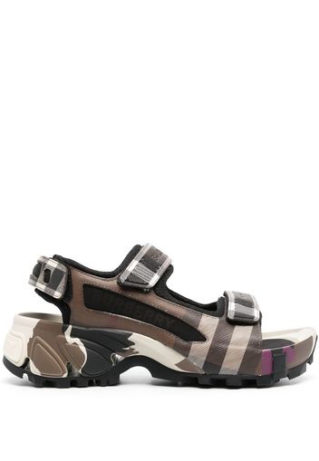 Burberry Arthur check-pattern sandals - Brown