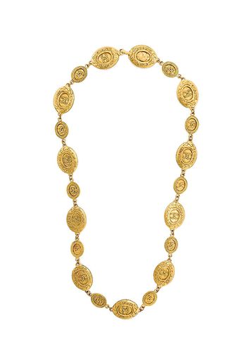 Chanel Pre-Owned embossed medallions necklace - Metallic