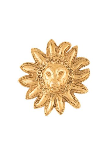 Lion motif brooch