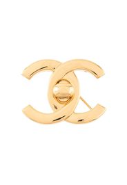 Chanel Pre-Owned Logos Turnlock Motif Brooch - Gold