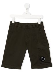 C.P. Company Kids logo-patch cargo shorts - Green