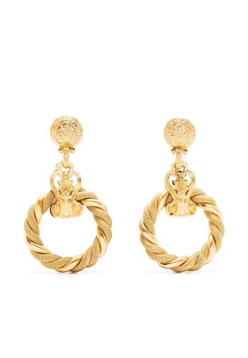 Gianfranco Ferré Pre-Owned 1980s twist-detailing dangle clip-on earrings - Gold