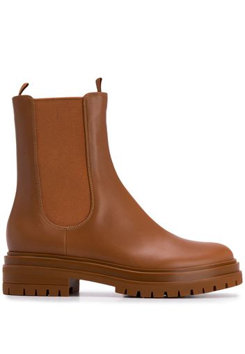 elasticated side panel boots