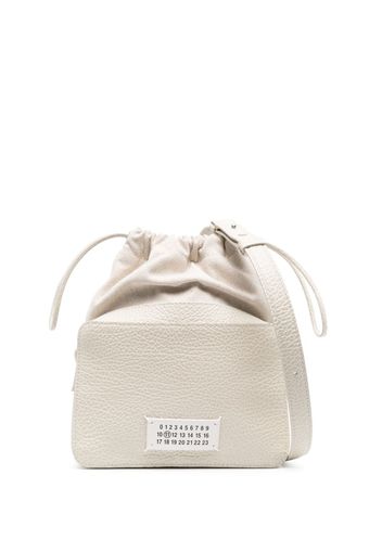 Maison Margiela logo-patch leather bucket bag - Neutrals