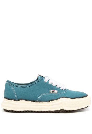 Maison Mihara Yasuhiro lace-up low-top sneakers - Blue