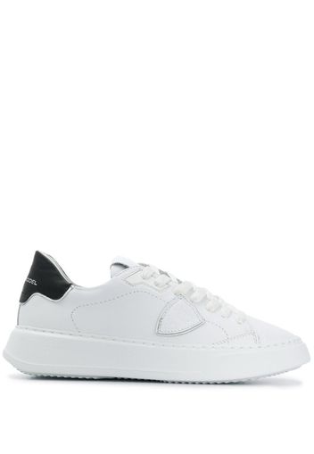 flat low top sneakers